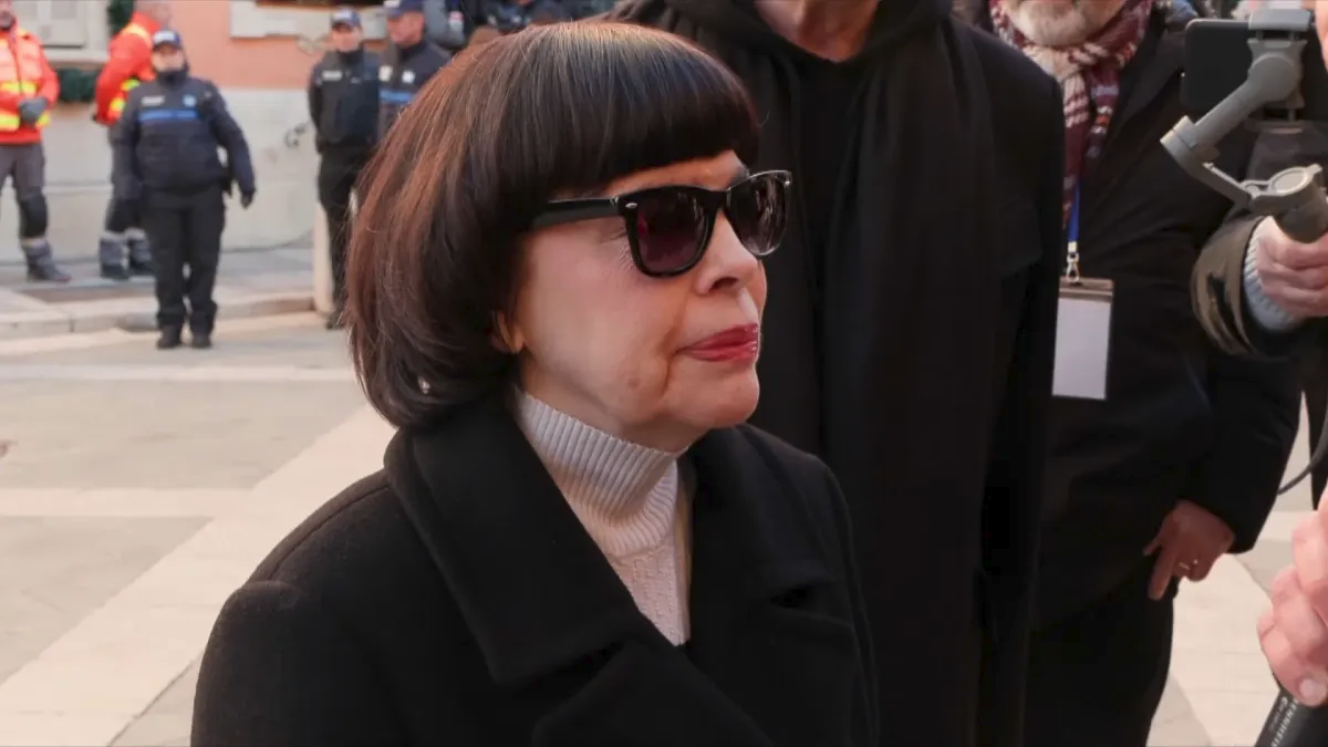 Брижит Бардо похоронили в плетеном гробу на кладбище с видом на Средиземное море