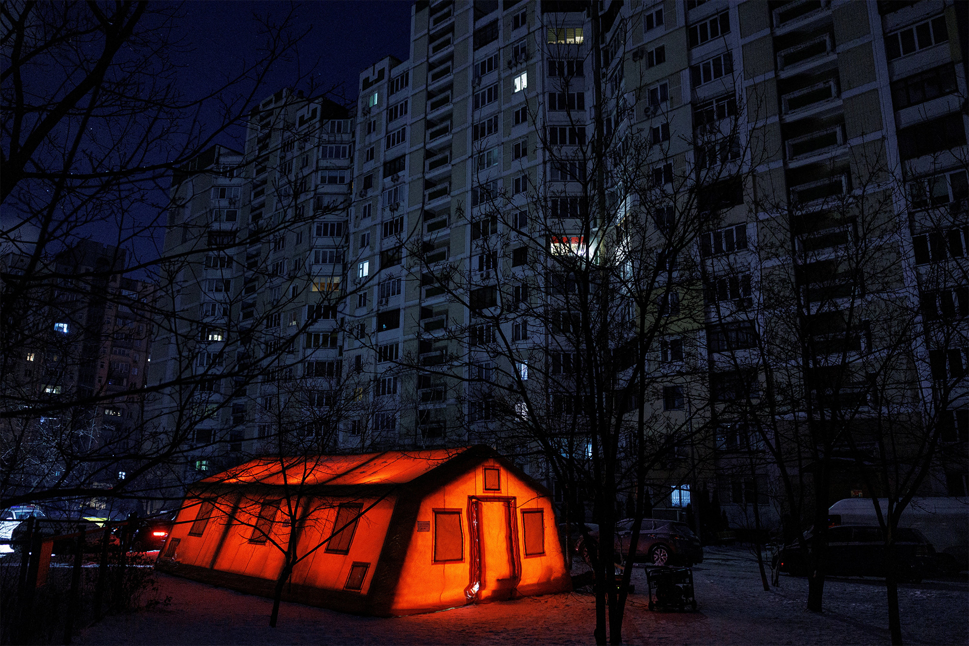 Пятые сутки без света и тепла: как живут Киев и область в условиях блекаута