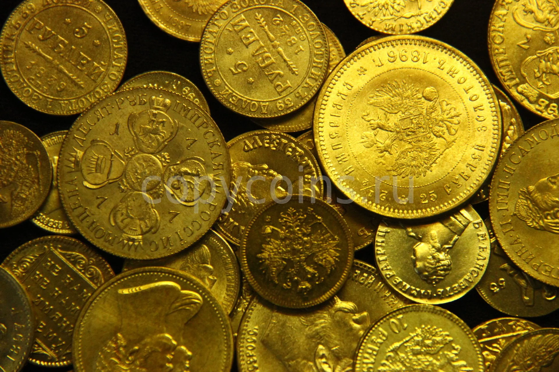 Цена на золото легко побила исторический рекорд: покупать или выждать?