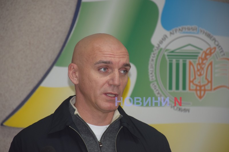 Бюджетний пофігізм: як Сенкевич підвищував зарплати миколаївським чиновникам