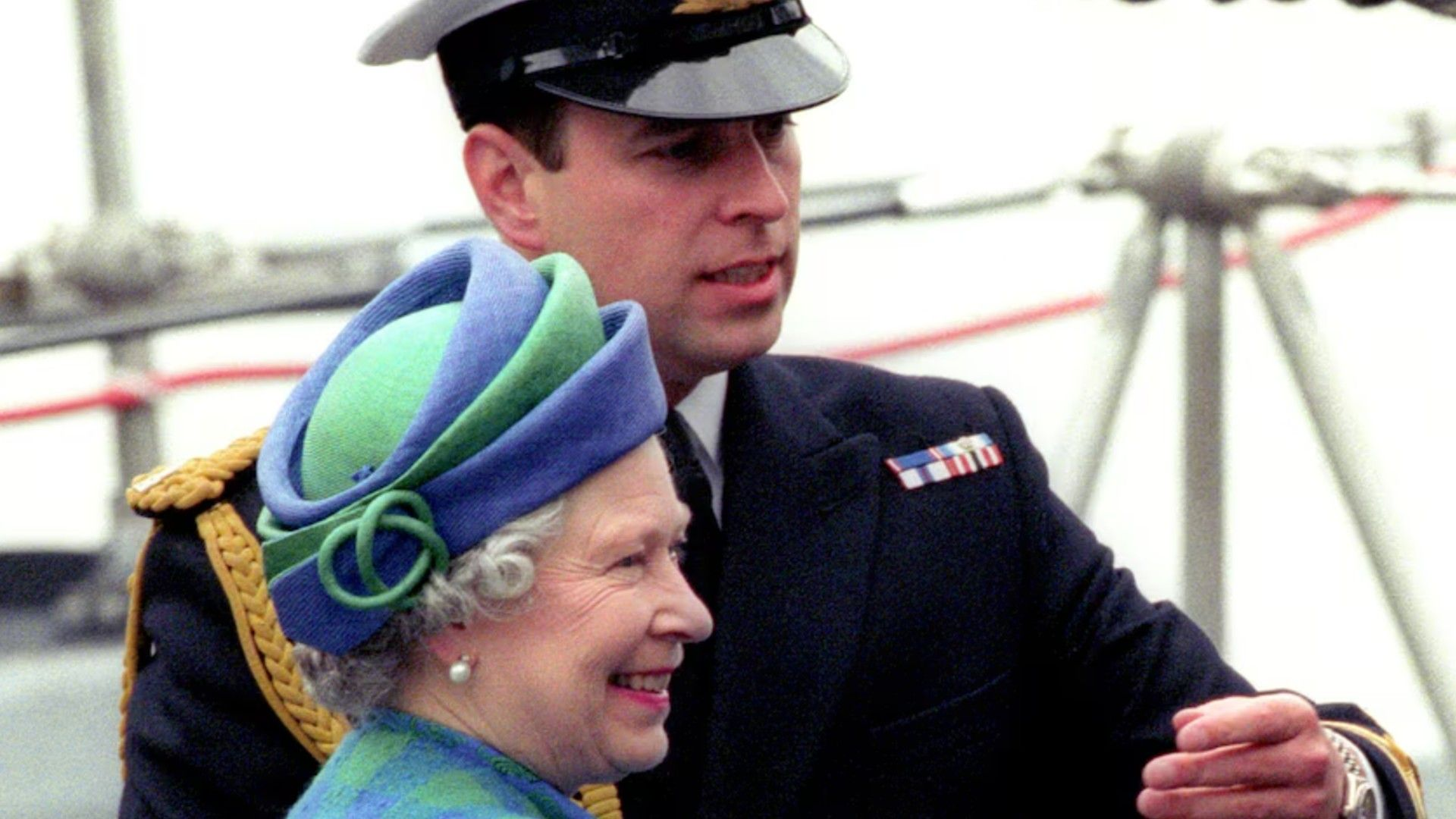 Арестован родной брат короля Великобритании: в чем обвиняют принца Эндрю