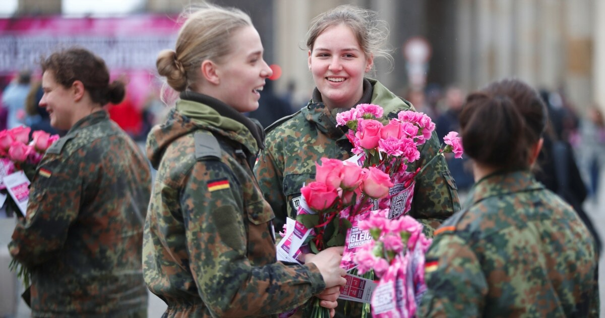 Откуда берет начало праздник 8 марта и как его празднуют в разных странах