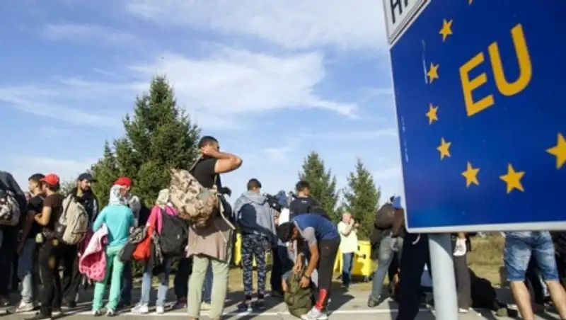 Українським біженцям їхати до Європи вже нема чого: допомогу там згортають