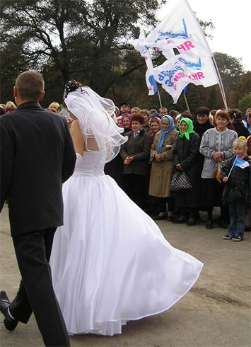 С митинга на свадьбу