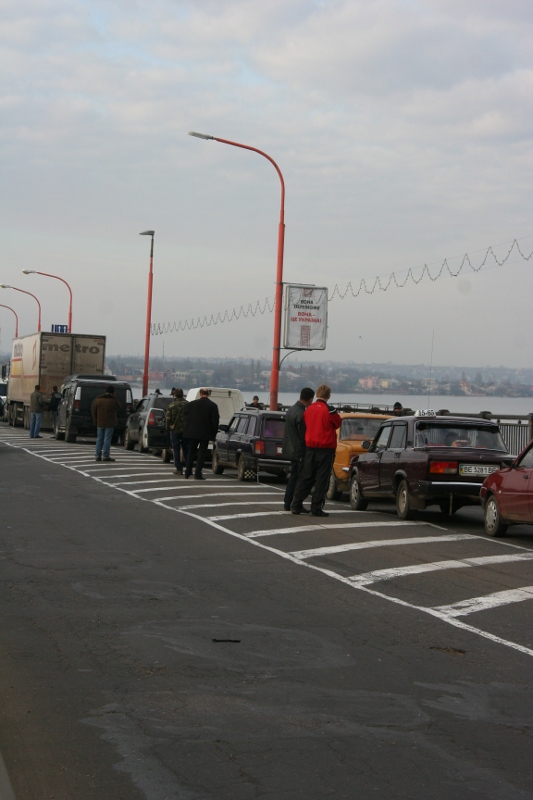 На Варваровском мосту в Николаеве столкнулись маршрутка и «Шевроле» - пострадали три человека