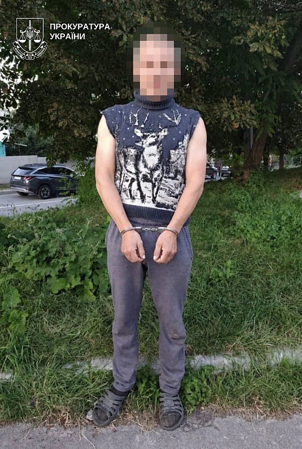 40-летний мужчина пытался затащить ребенка в заброшенное здание: подозреваемого задержали