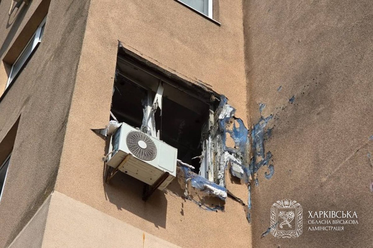 Дрон РФ врезался в квартиру многоэтажки в Харькове: вспыхнул пожар, есть пострадавший