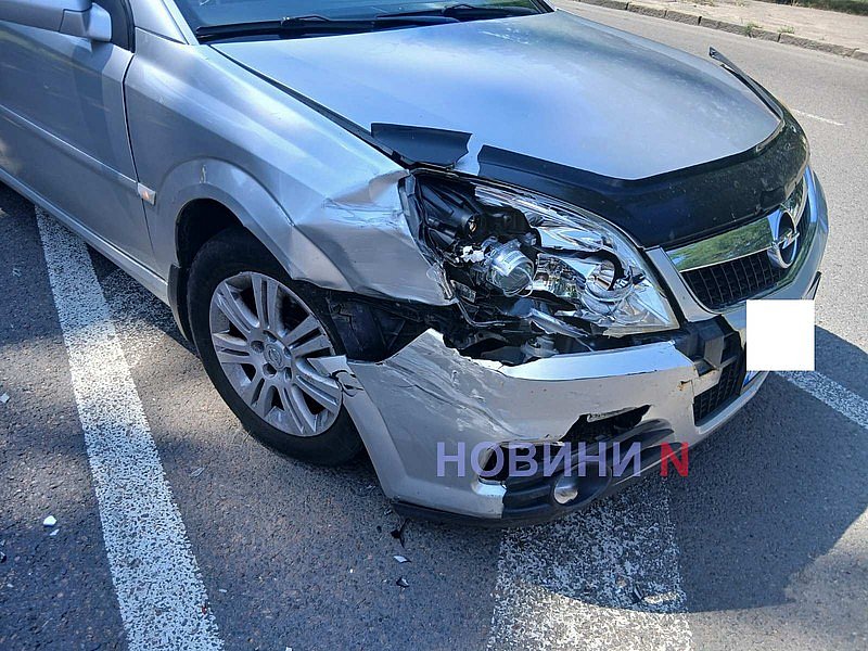 Opel «догнал» Nissan на проспекте в Николаеве
