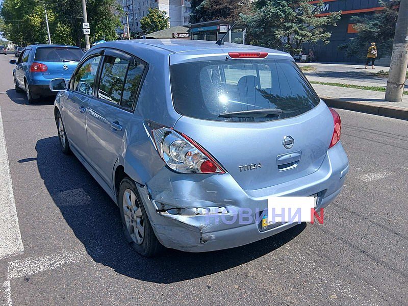 Opel «догнал» Nissan на проспекте в Николаеве