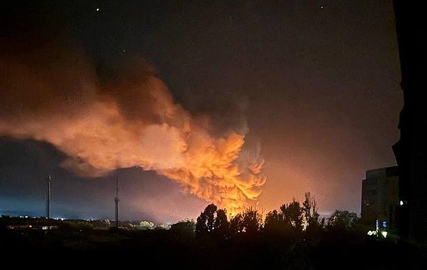 В Воронеже, Луганске и Крыму ночью прогремели взрывы после атак дронов