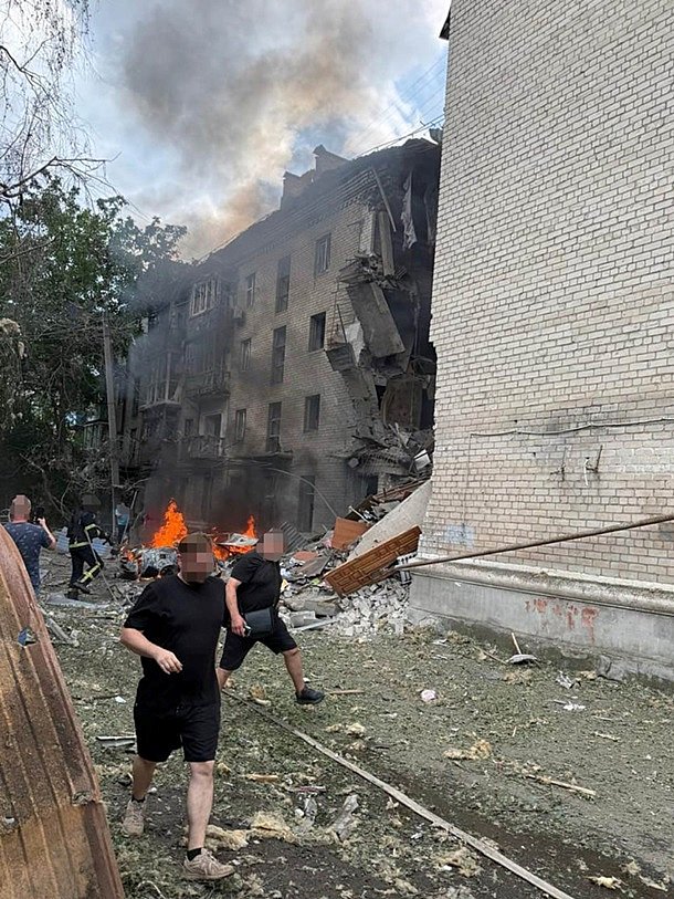 Обстрел Славянска: повреждены 11 многоэтажек, ранены 16 человек