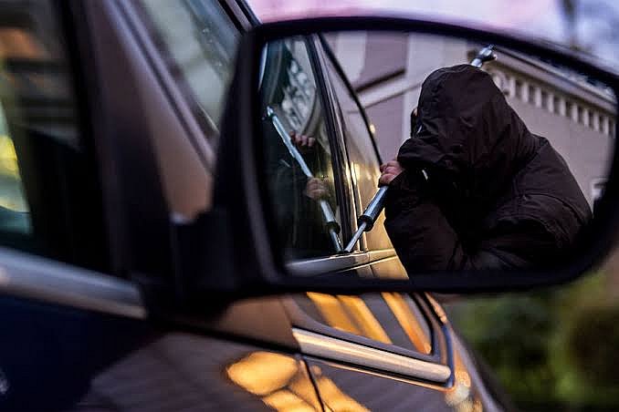 В Вознесенске суд назначил подростку год надзора за кражу из автомобиля