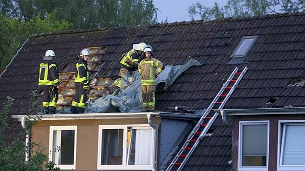 Мощный вихрь повредил около 50 зданий в Германии