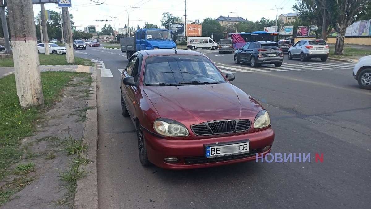 В Николаеве «притерлись» самосвал и «Ланос»
