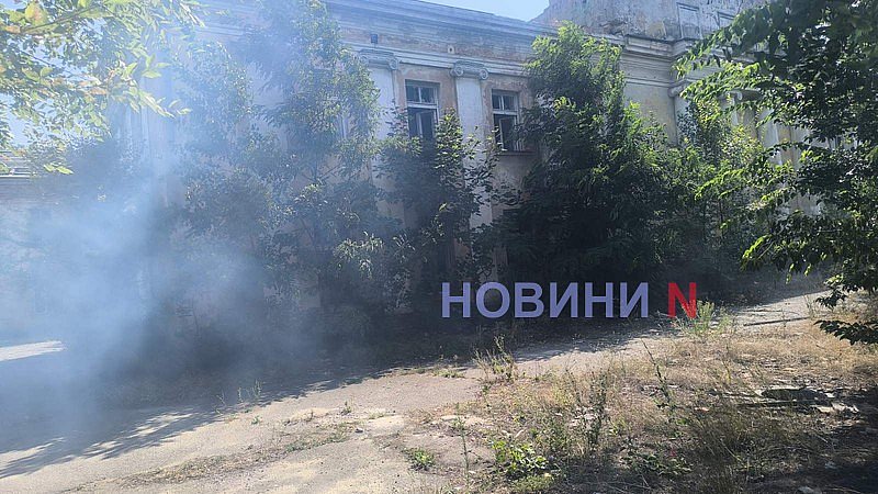 Появились первые фото разрушений в результате атаки на Николаев
