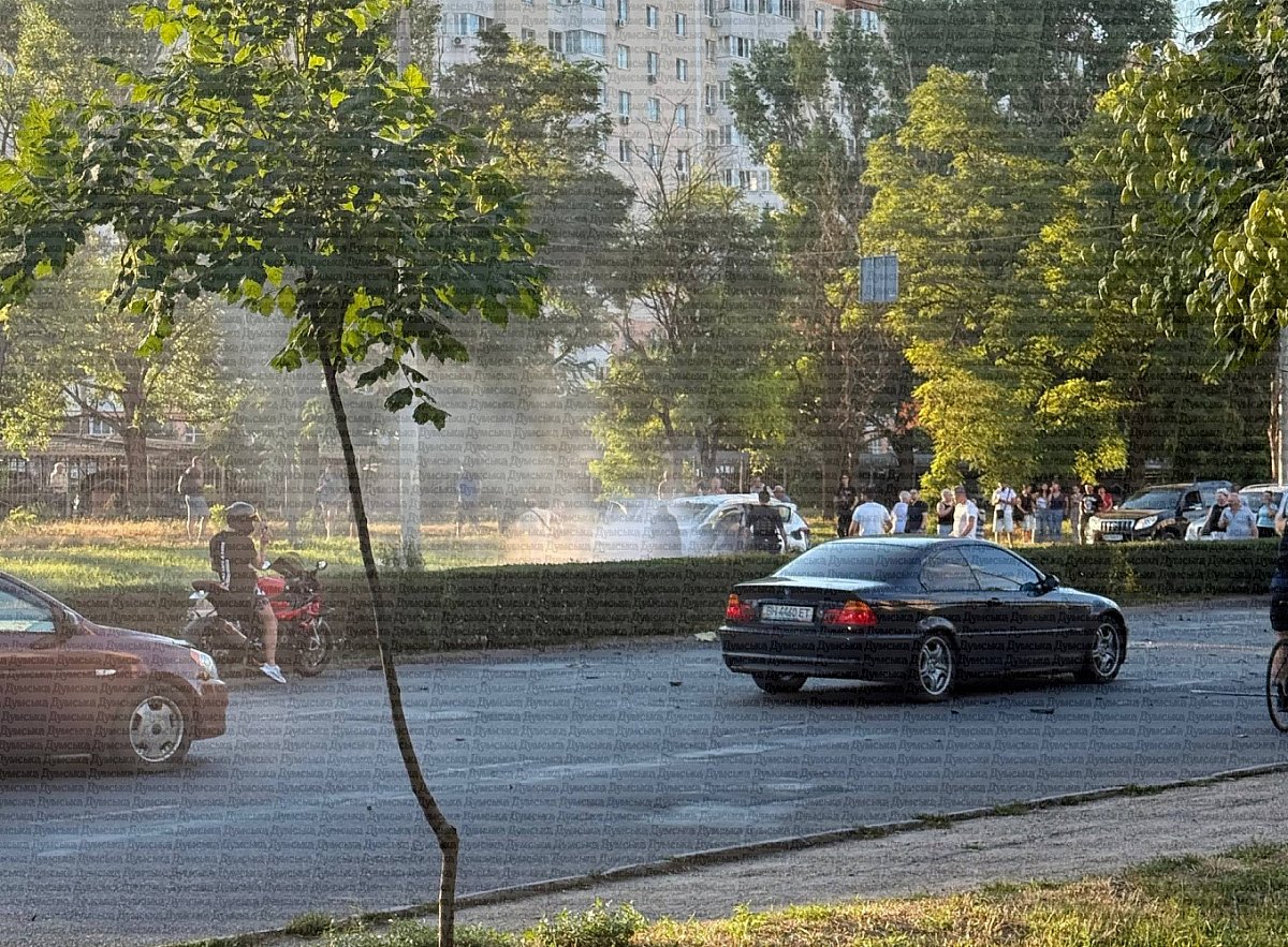 В Одессе за день взорвались два автомобиля: один человек погиб, расследование ведет СБУ (видео)