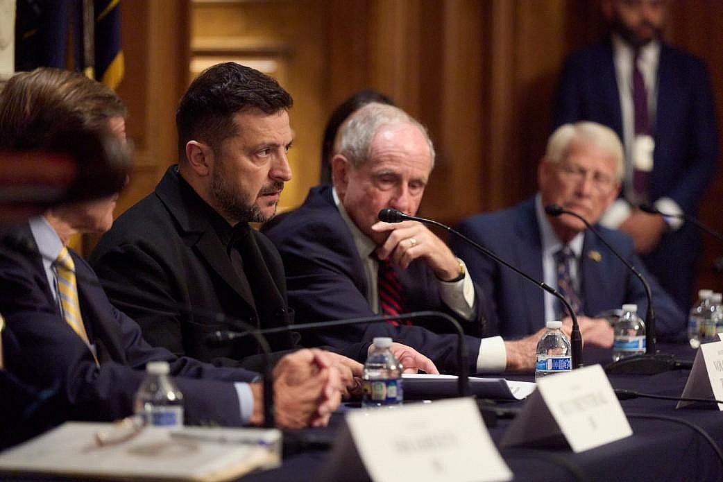 Зеленський переконав Вашингтон, що Україна може перемогти у війні, - Politico