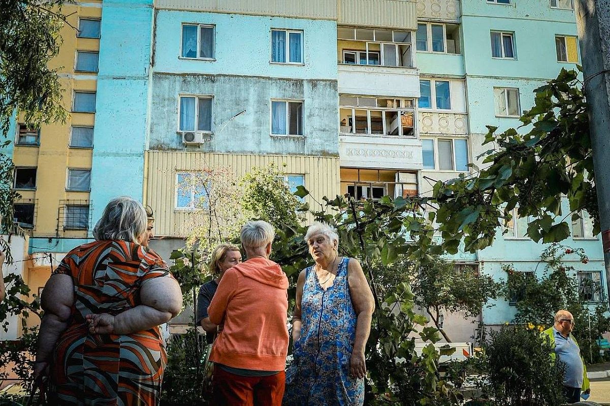 Обстрел Николаева с погибшим и пострадавшими: в городе ликвидируют последствия атак (фото)