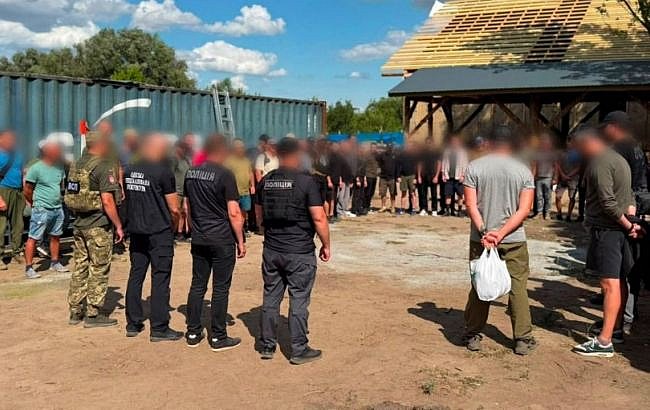 В Одесской области командир части использовал больше 80 солдат на стройке собственного дома