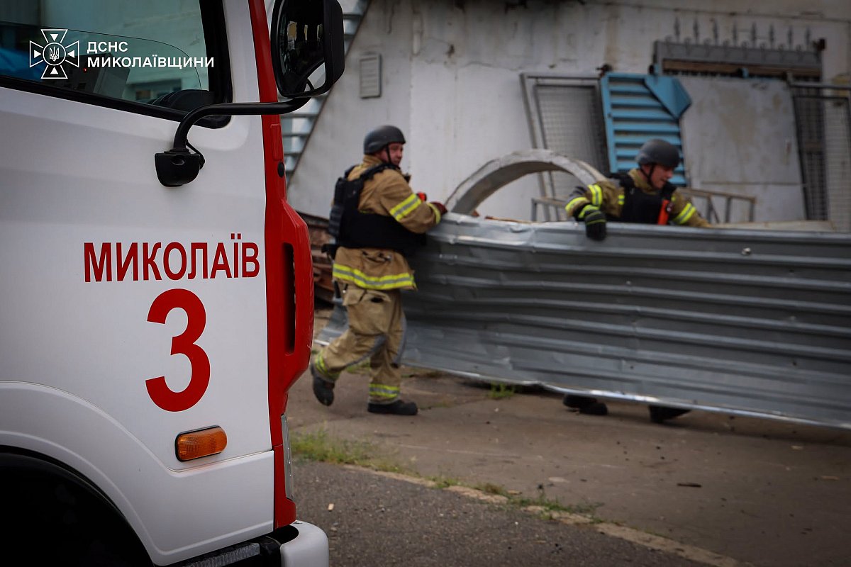 Россия атаковала Николаевскую область «Шахедами», «Молниями» и «Бандеролью»: повреждены порт, дома и склады