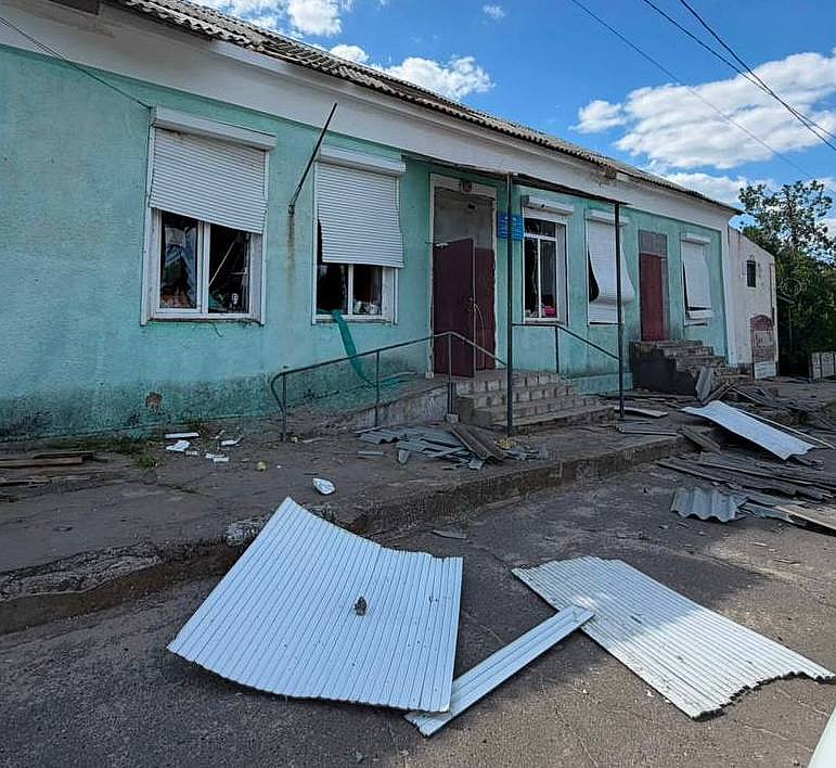 Враг ударил КАБом по селу под Николаевом: разрушено более десяти домов (фото)