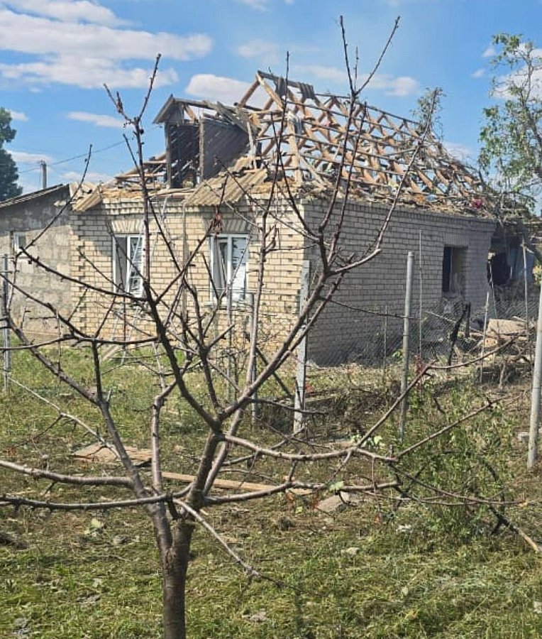 Враг ударил КАБом по селу под Николаевом: разрушено более десяти домов (фото)