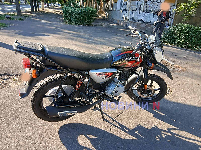 В Николаеве столкнулись Kia и Bajaj: мотоциклиста увезла скорая