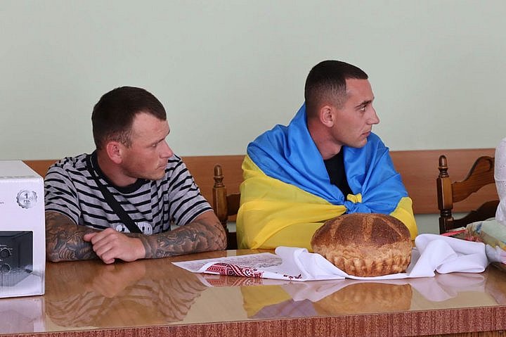 Повернувся з полону: у Первомайську зустріли захисника Маріуполя