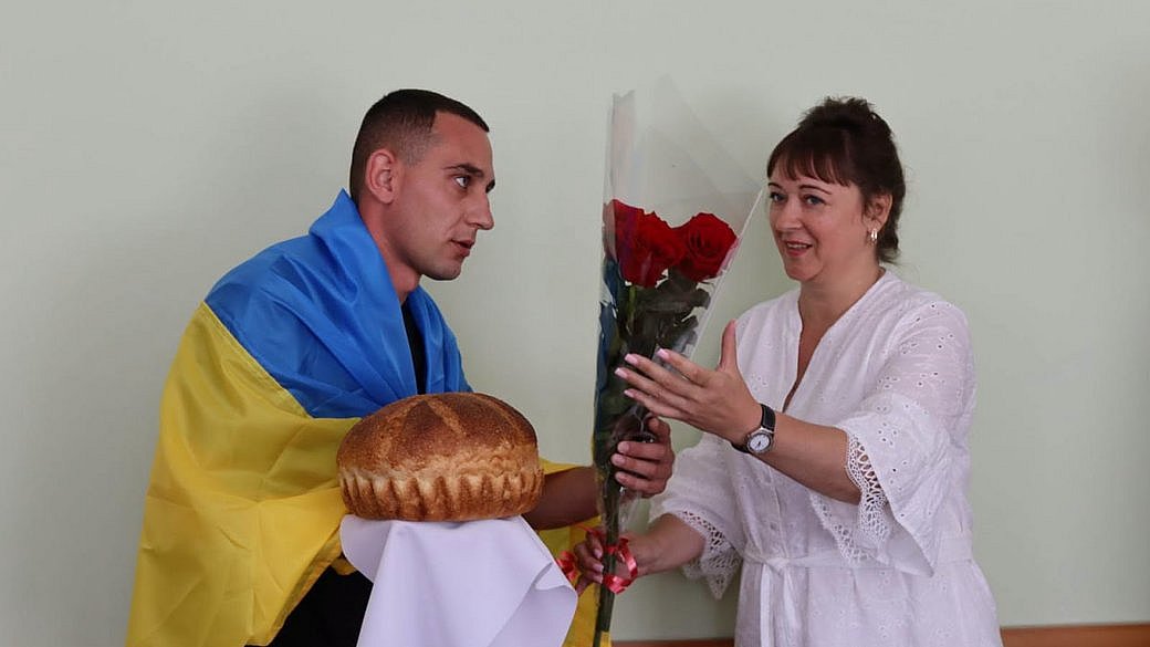 Повернувся з полону: у Первомайську зустріли захисника Маріуполя