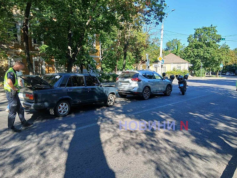 В центре Николаева ВАЗ врезался в «Ниссан»