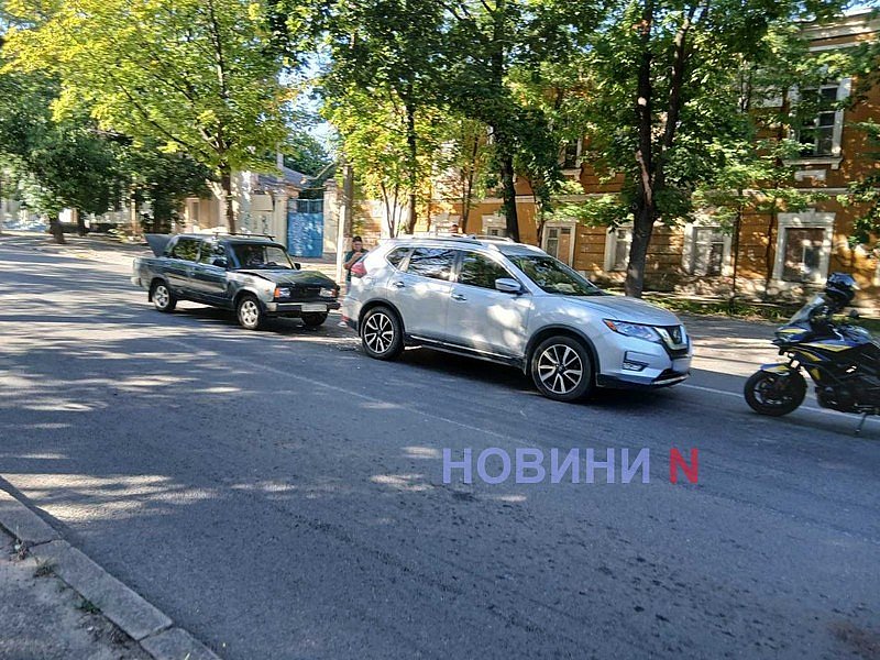 В центре Николаева ВАЗ врезался в «Ниссан»