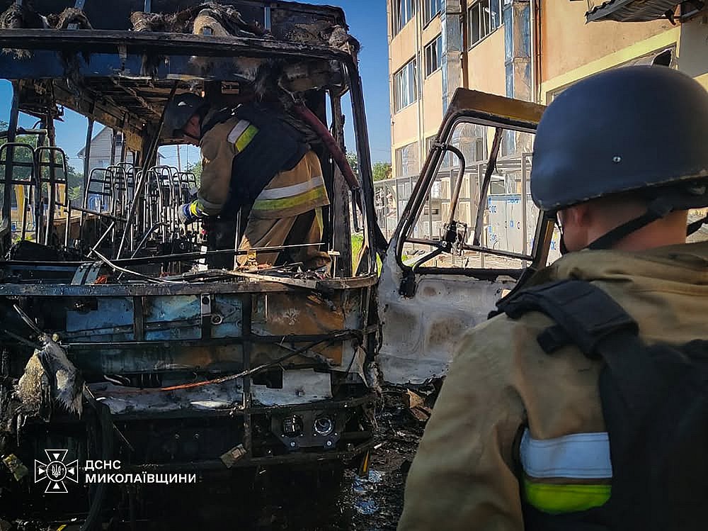 В ГСЧС показали фото и видео последствий утренней атаки на Николаев