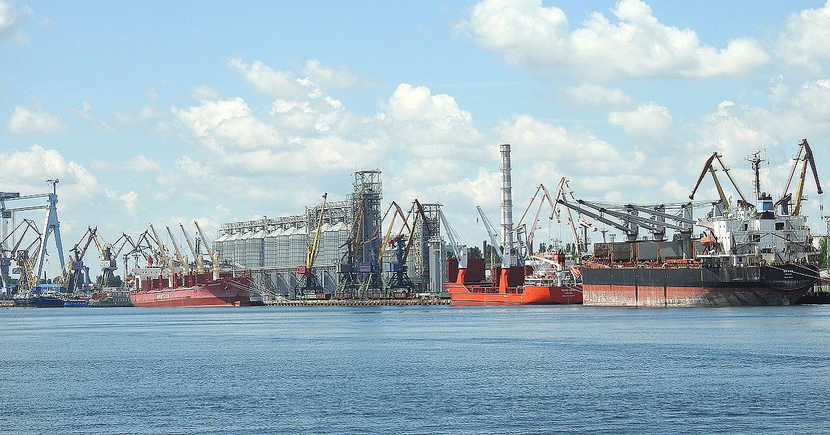 Атака по Николаевскому району: пострадала портовая инфраструктура, повреждены два судна