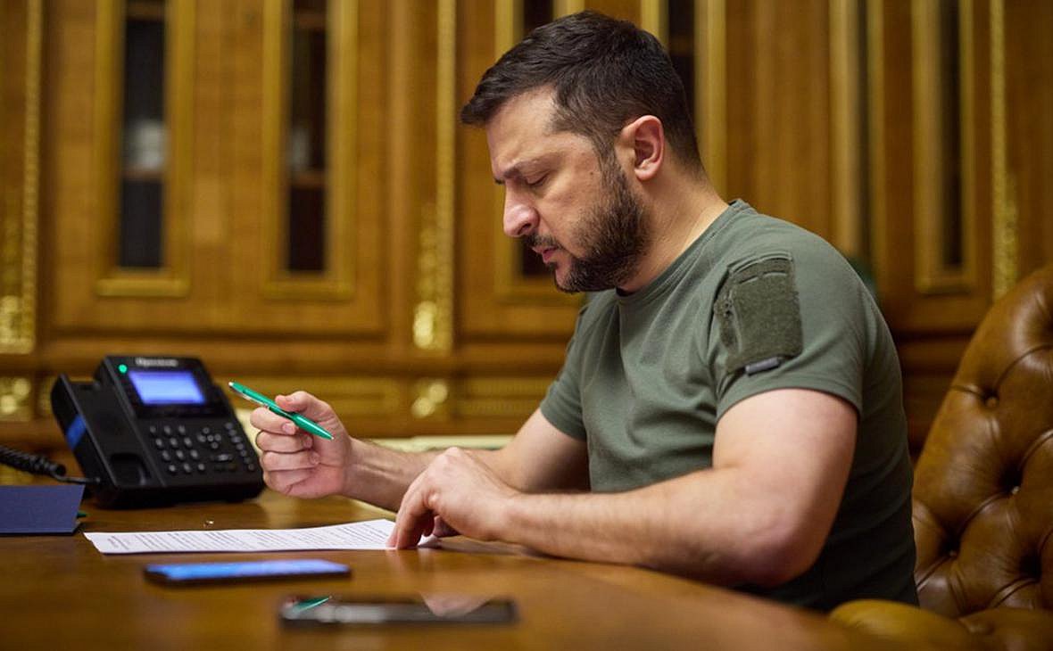 Зеленский уволил послов Украины и представителя при ЮНЕСКО