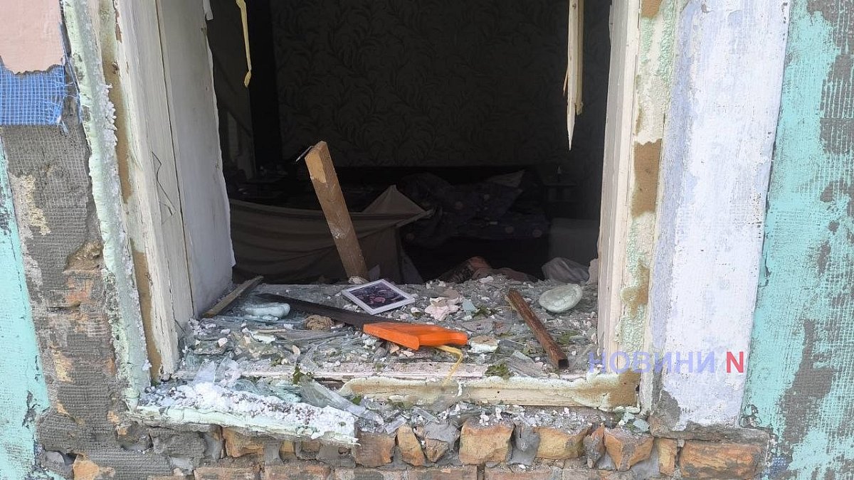Появились новые фото и видео с места ночной атаки по Николаеву