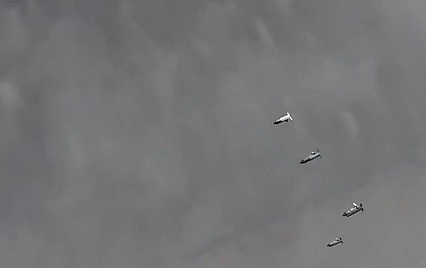 Российские войска атаковали Сумы авиабомбами: пострадали люди, повреждены многоэтажки и ТЦ