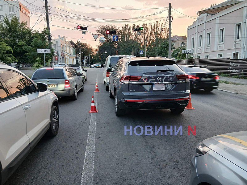 В Николаеве столкнулись два «Фольксвагена»
