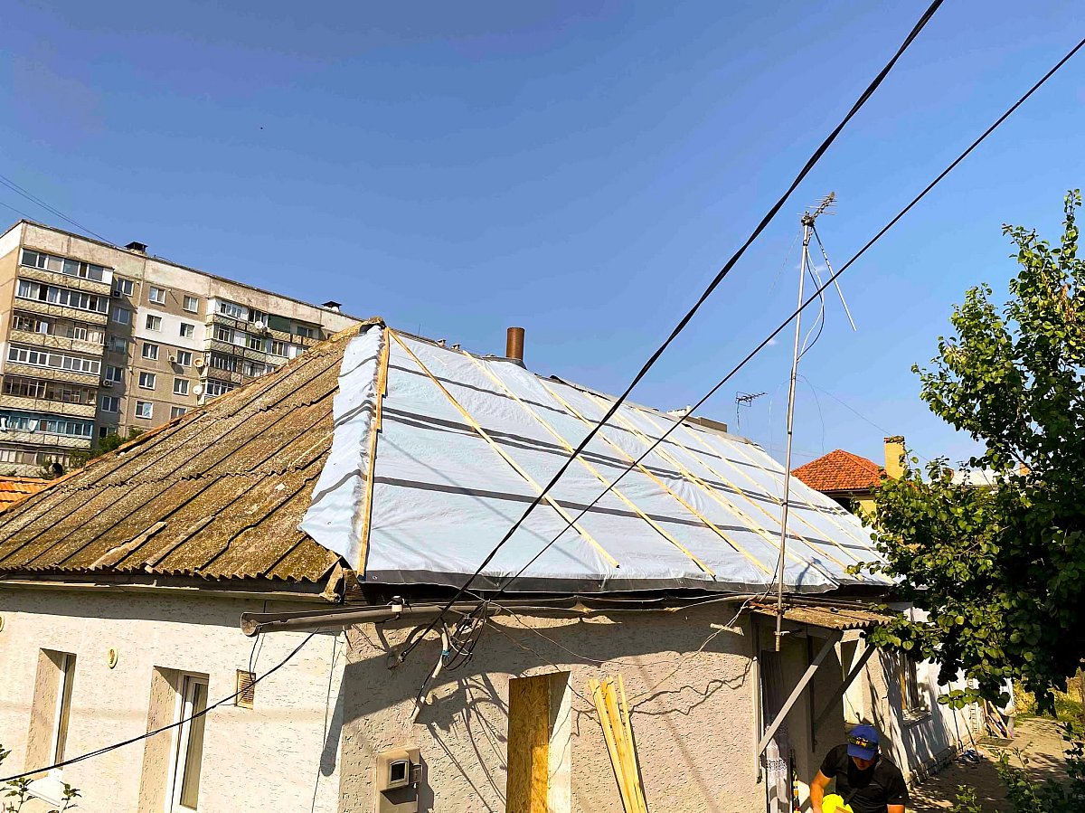 Коммунальщики Николаева показали работу по ликвидации последствий вражеских атак