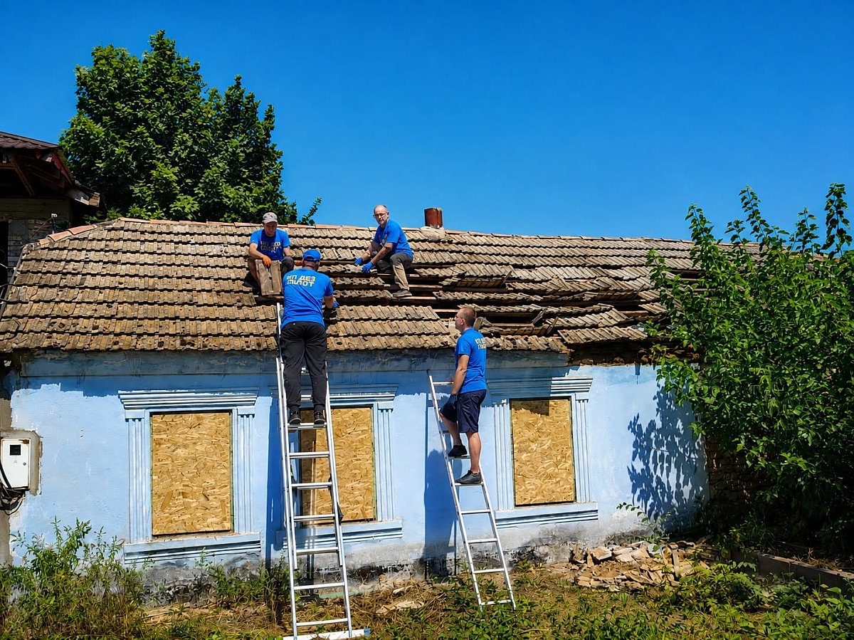 Коммунальщики Николаева показали работу по ликвидации последствий вражеских атак