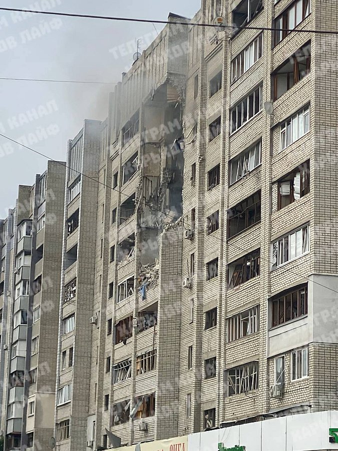 Ракетный удар по Харькову: двое погибших, 12 раненых, люди под завалами