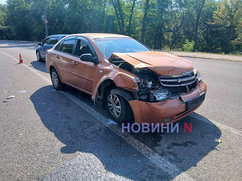 В Николаеве перед мостом столкнулись «Шевроле» и «Форд»
