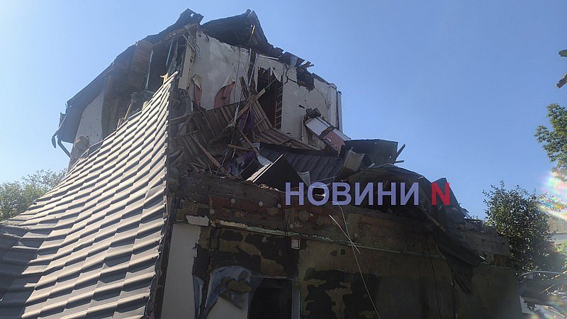 Появились новые фото и видео с места ночной атаки по Николаеву