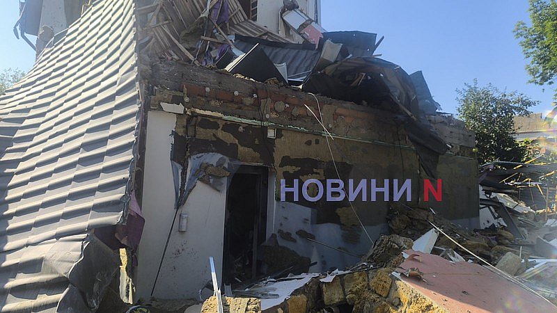 Появились новые фото и видео с места ночной атаки по Николаеву