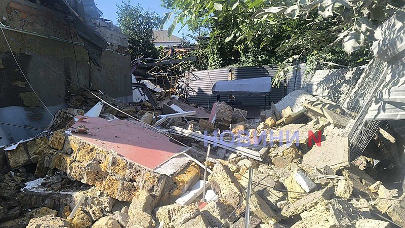 Появились новые фото и видео с места ночной атаки по Николаеву