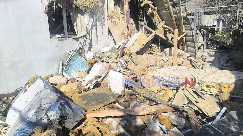 Появились новые фото и видео с места ночной атаки по Николаеву