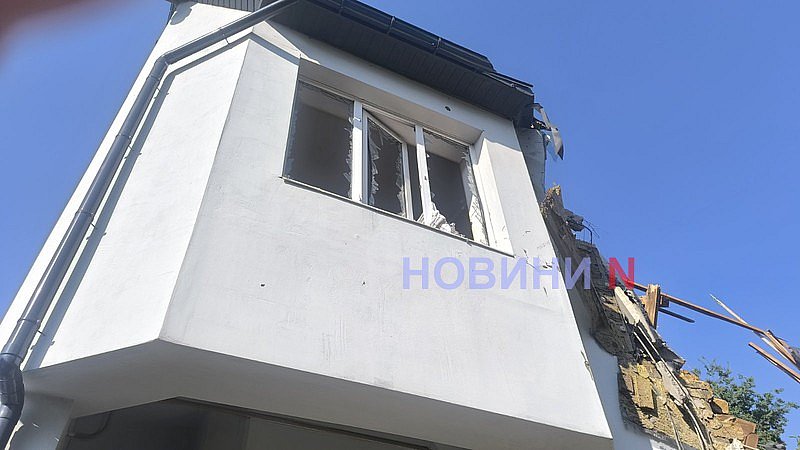 Появились новые фото и видео с места ночной атаки по Николаеву