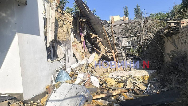 Появились новые фото и видео с места ночной атаки по Николаеву
