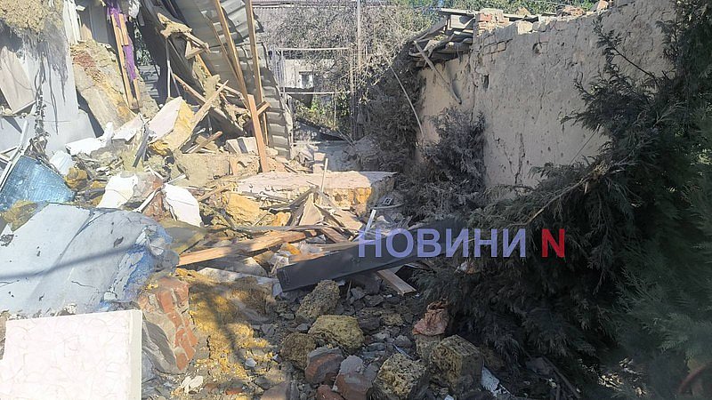 Появились новые фото и видео с места ночной атаки по Николаеву
