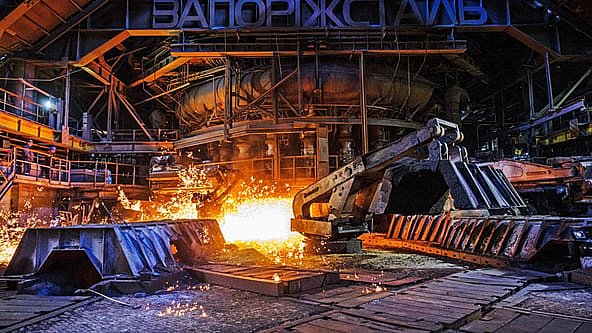 «Запорожсталь» остановил работу после ракетного удара РФ: погибли семь сотрудников, 21 человек ранен
