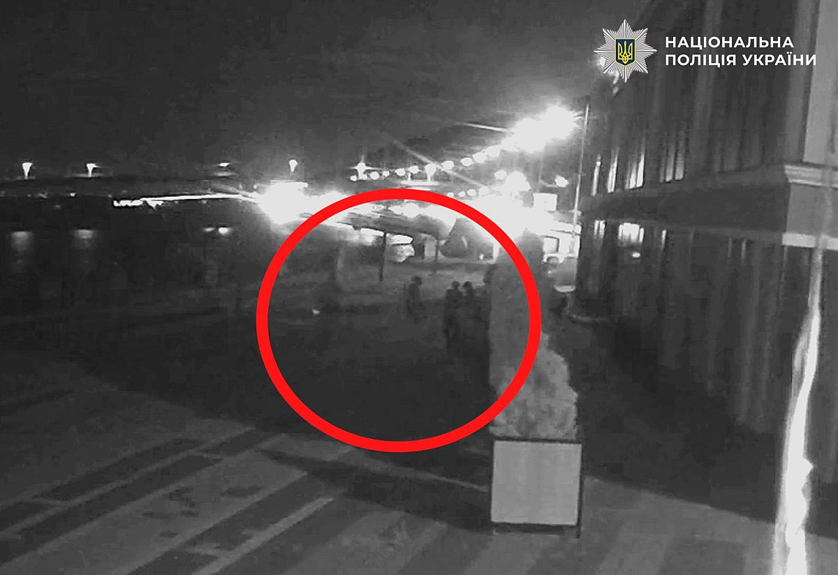 В центре Киева подростки с кастетом и ножом нападали на женщин (видео)